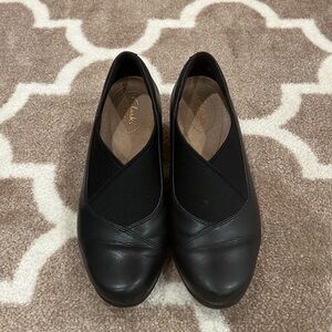 Clarks Women’s Slip-On Stretch Fabric Heels/ Black/ Size 7